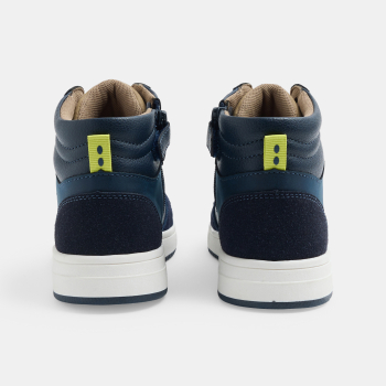 حذاء رياضي عالي الرقبة...